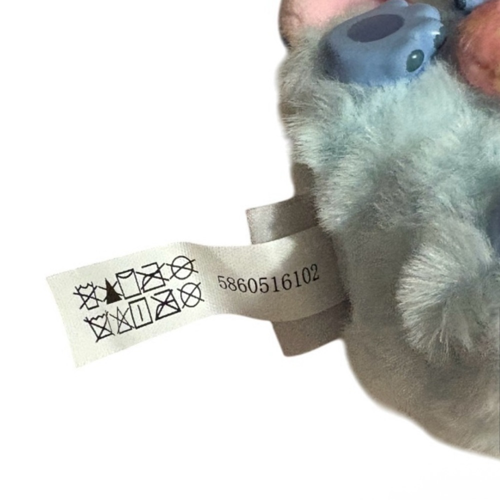Disney MINISO Stitch Eat Something Before
Sleep Vinyl Plush KeychainSleepy Donut - Picture 8 of 9